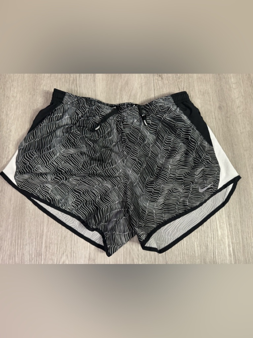 Nike Dri Fit Running Women’s Black White Lined Running Athletic Shorts Medium.